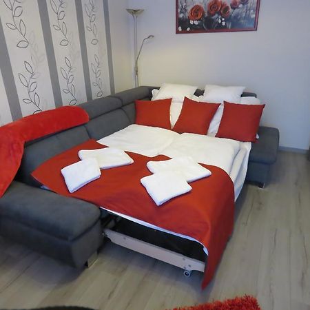 Szofi Apartman ハイデゥソボスロー エクステリア 写真