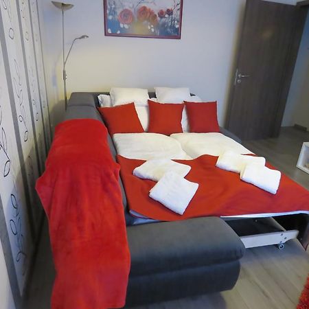 Szofi Apartman ハイデゥソボスロー エクステリア 写真