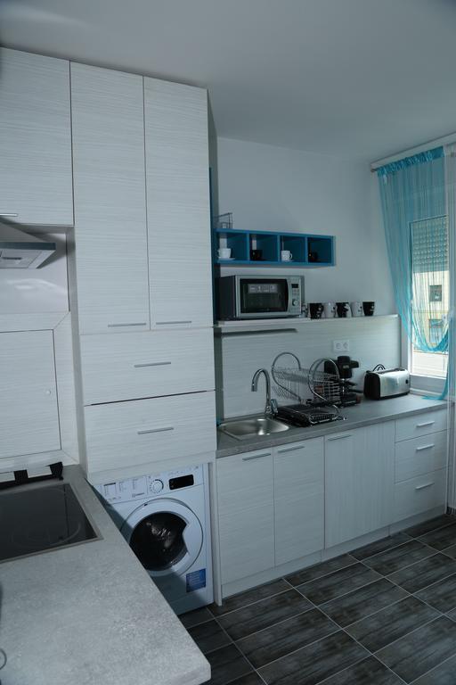 Szofi Apartman ハイデゥソボスロー エクステリア 写真