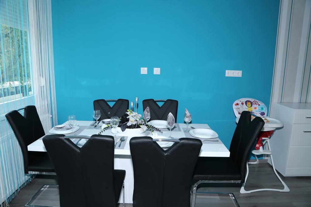 Szofi Apartman ハイデゥソボスロー エクステリア 写真