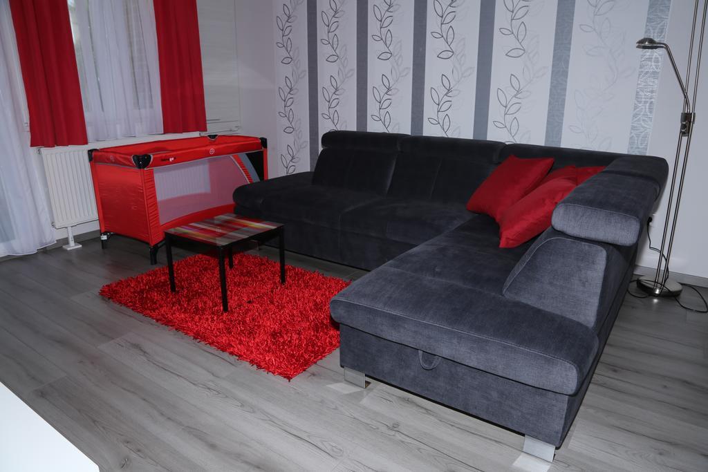 Szofi Apartman ハイデゥソボスロー エクステリア 写真