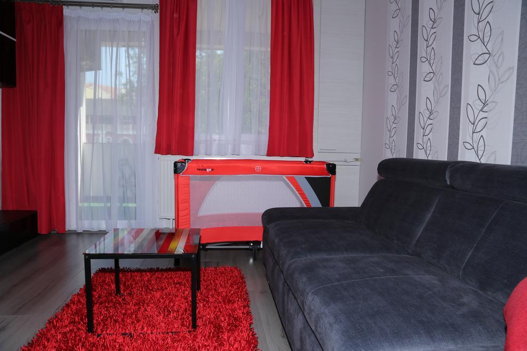 Szofi Apartman ハイデゥソボスロー エクステリア 写真