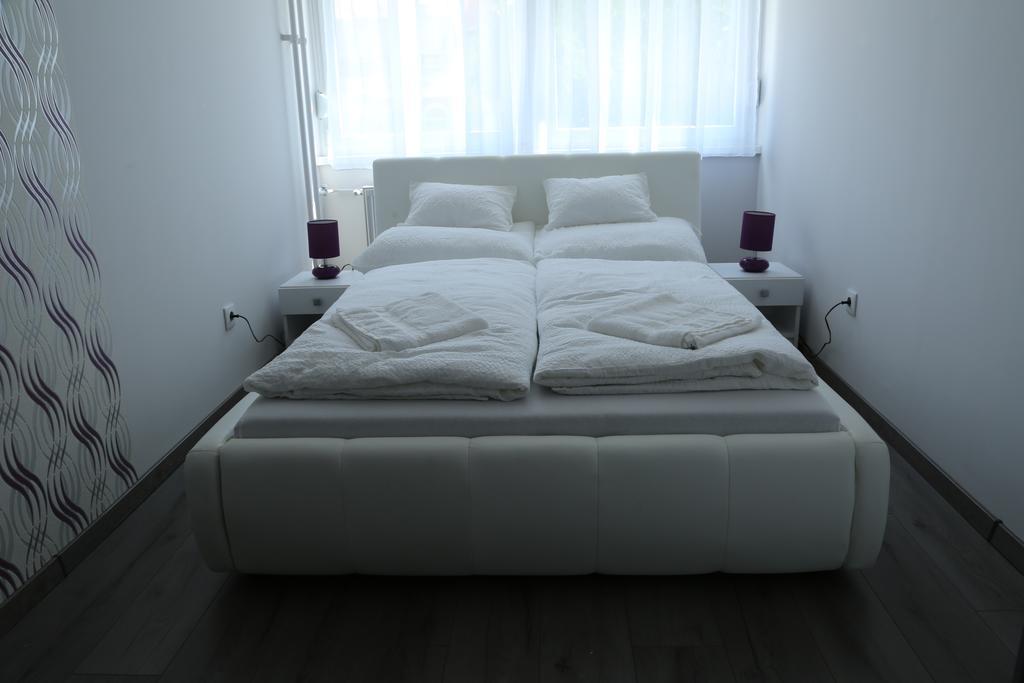 Szofi Apartman ハイデゥソボスロー エクステリア 写真