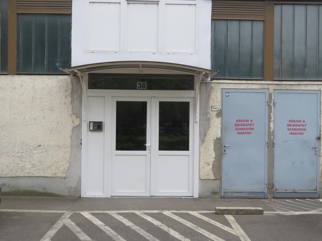 Szofi Apartman ハイデゥソボスロー エクステリア 写真