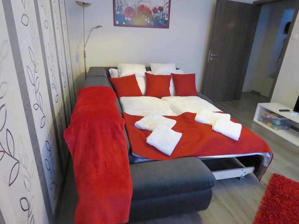 Szofi Apartman ハイデゥソボスロー エクステリア 写真