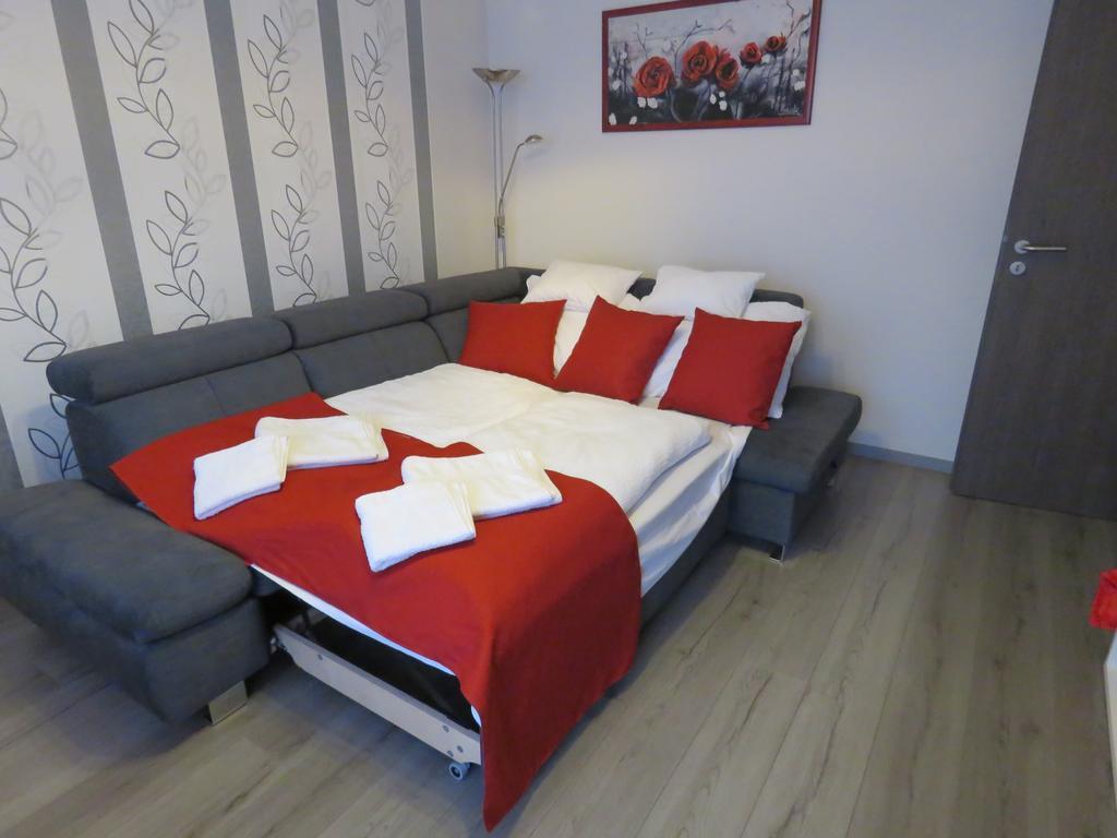 Szofi Apartman ハイデゥソボスロー エクステリア 写真